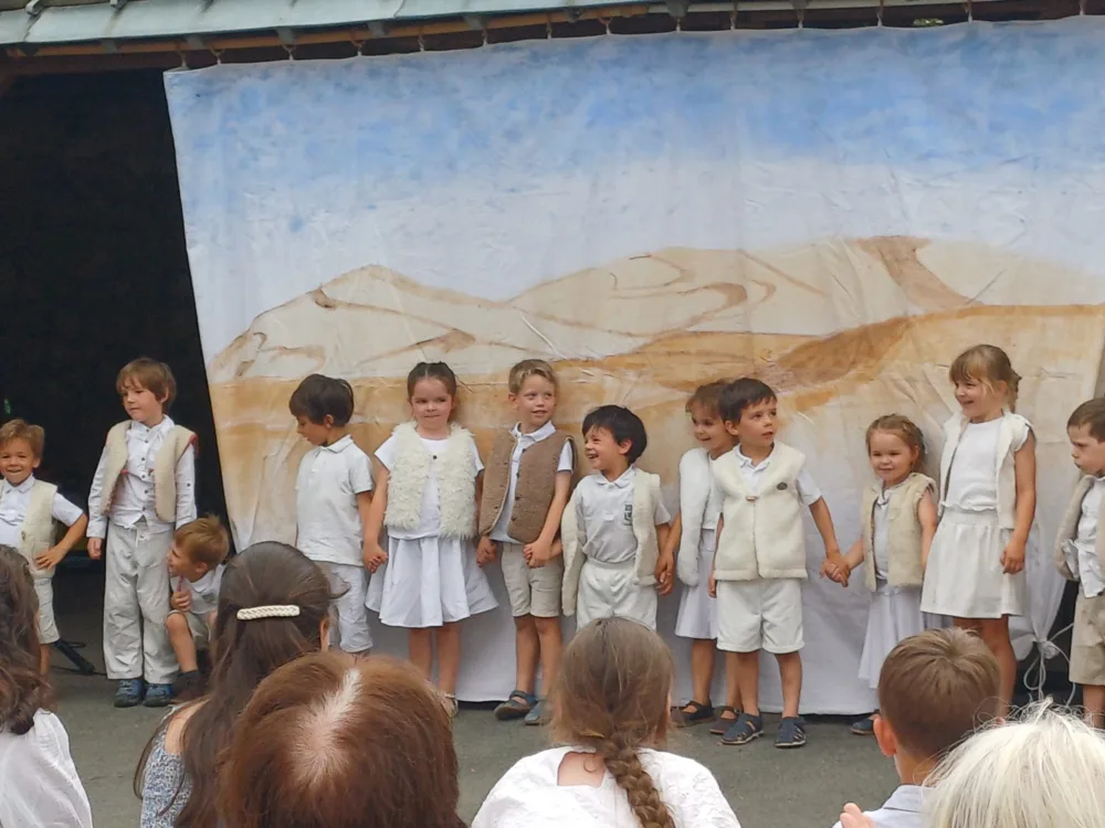 spectacle maternelles à l'école privée de Bais