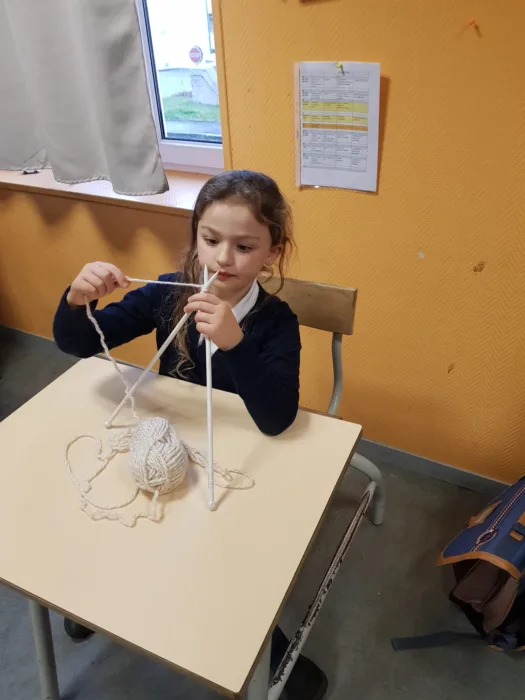 tricot en primaire à l'école privée de Bais