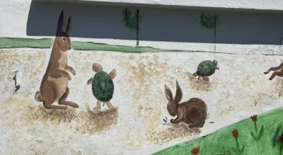 le lièvre et la tortue à l'école privée de Bais