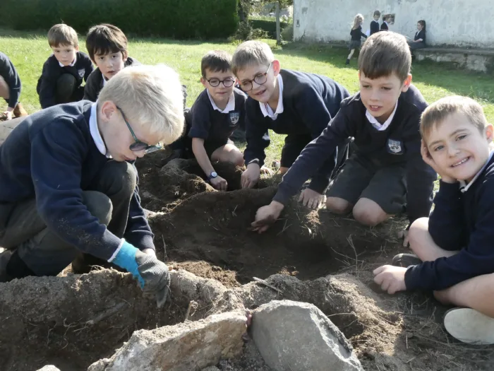 jeu récréation forteresse à l'école privée de Bais