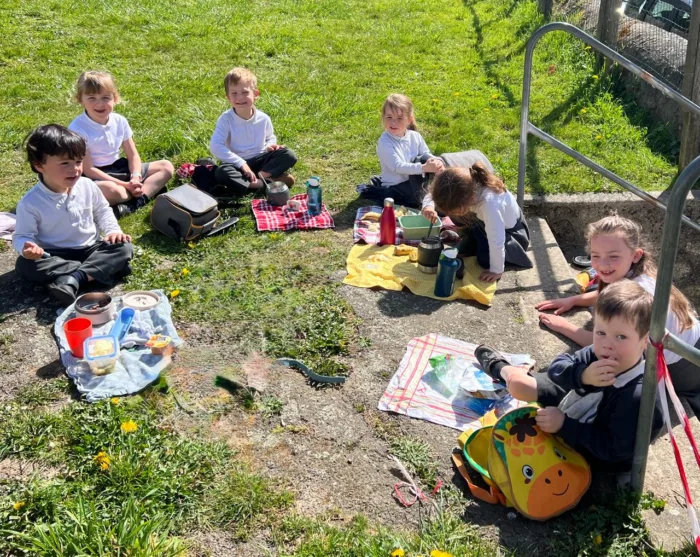 déjeuner à l'école de Bais